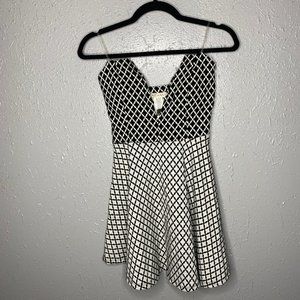 Black and White Pattern Strapless Dress w/ Deep V